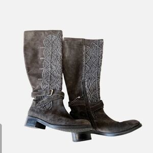 Elegant Dark Brown Embroidered Heeled Boots
